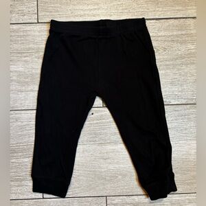 New Bundles Baby Place Black Infant pants size 18-24M